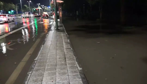 湖北荊州市排污囗&ldquo;一堵了之&rdquo; 造成生活污水倒灌街面 群眾反映強烈